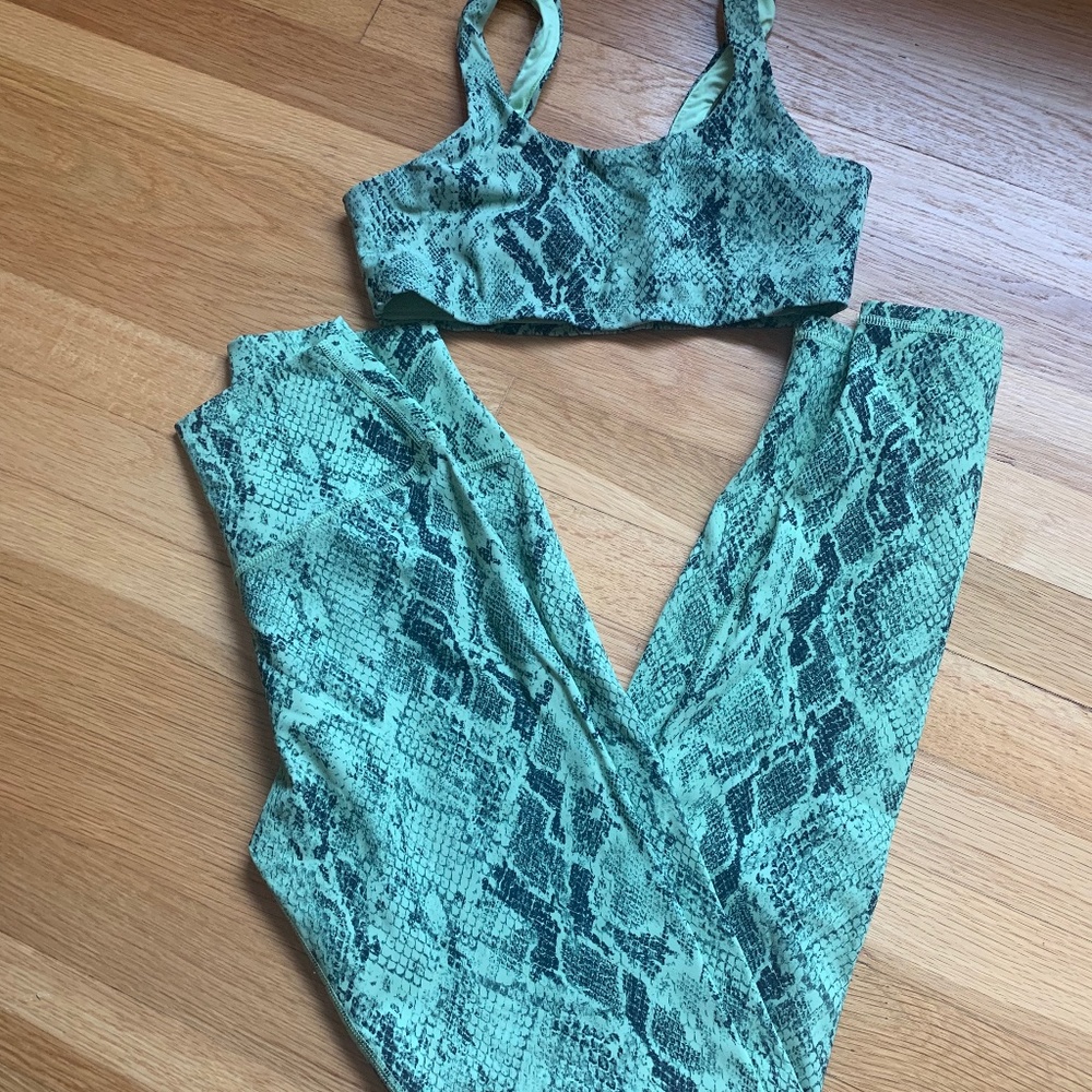 Alo yoga set top and bottom